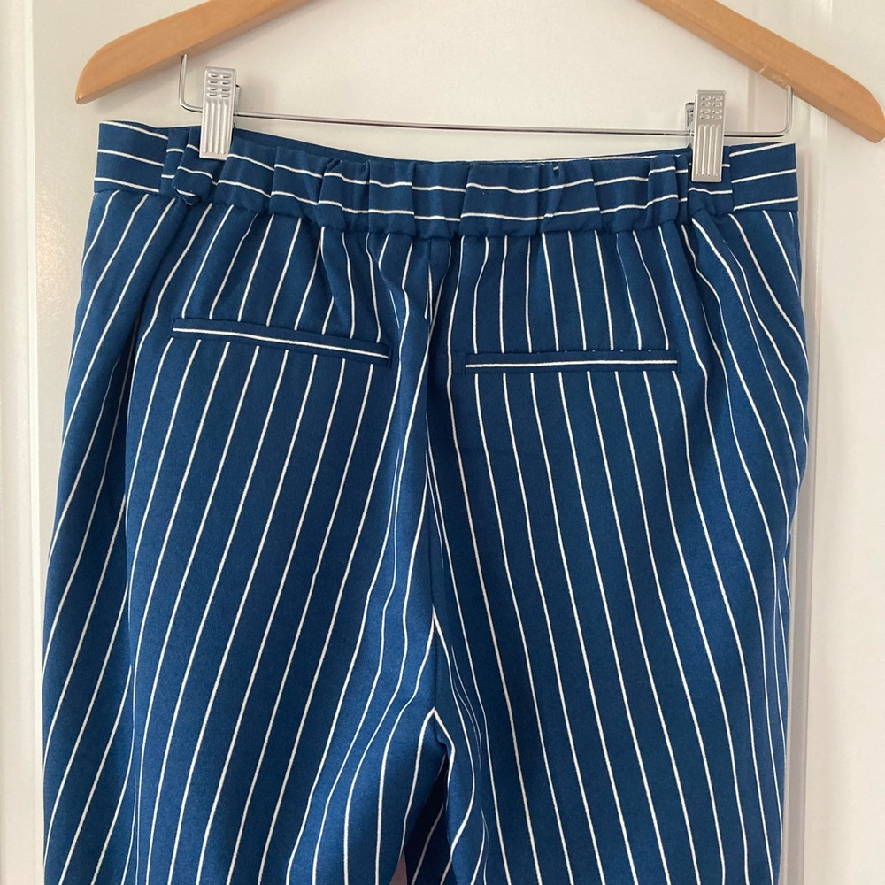 Banana Republic Factory 8 Petite Blue and White Cropped Pinstripe Pants - Picture 8 of 10